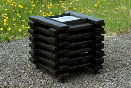 Декоративная уличная цветочница деревянная