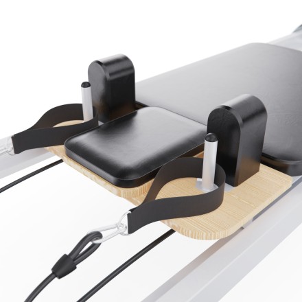 Стол для пилатеса (реформер) DFC с деревянными вставками Стол для пилатеса (реформер) DFC с деревянными вставками