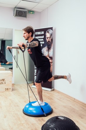 Полусфера гимнастическая надувная R2 с эспандерами и насосом