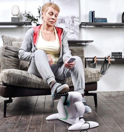 Мини-велотренажер c электроприводом педалей DFC B808 Мини-велотренажер c электроприводом педалей DFC B808