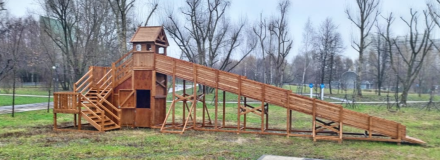 Зимняя деревянная заливная горка «Морозко» длиной 12 м (с хозблоком)