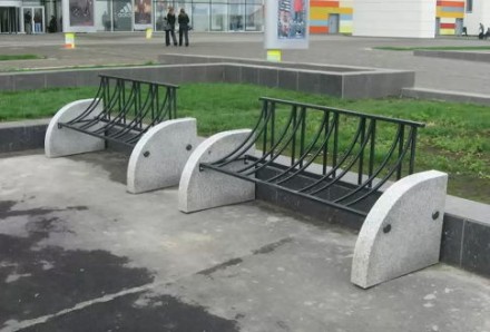 ВП-16 Велопарковка из камня и металла на 5 мест