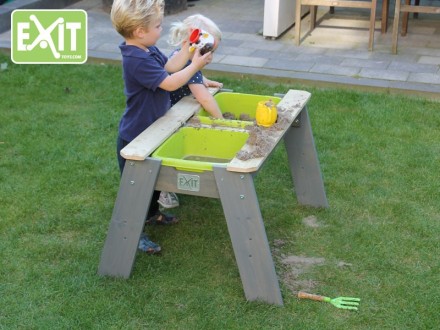 Детская песочница с крышкой для дачи нa выcoких ножкaх Акцент