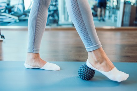 Мяч массажный 9 см серый