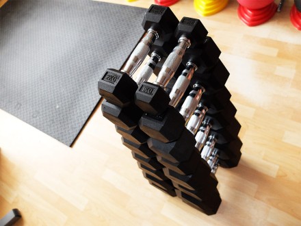 Набор гексагональных гантелей 16 пар от 1 до 25 кг Набор гексагональных гантелей 16 пар от 1 до 25 кг