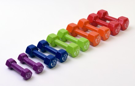 Гантель в виниловой оболочке 1 кг (Цвет - ярко пурпурный)