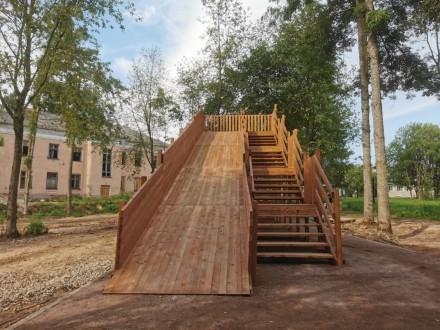 Зимняя деревянная заливная горка Морозко 12м Макси