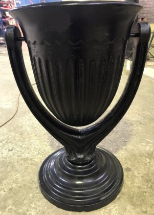 УРНА КАЧЕЛИ