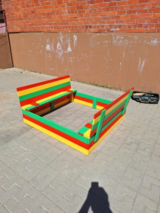 Песочница с крышкой Ладошки цветная