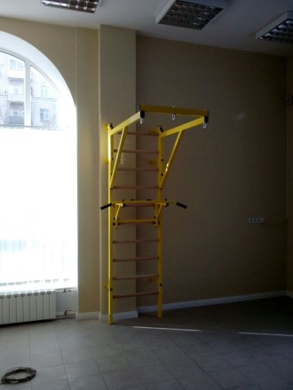 Шведская стенка с консолью для клиники